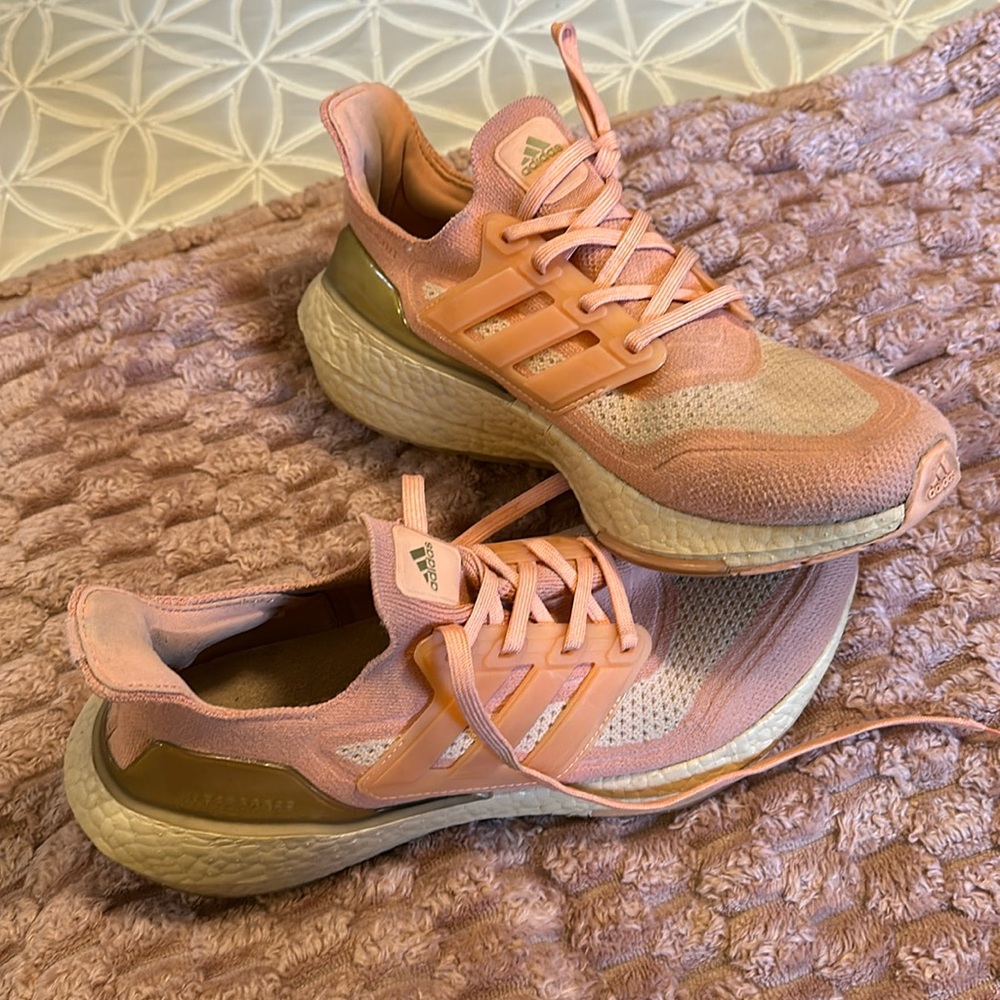 Women’s adidas ultraboost tennis shoes size 9.5